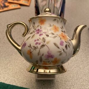 Teapot wallflower